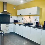 Apartament Charbonnier 6 Personnes Avec Terrasse Et Parking Reims